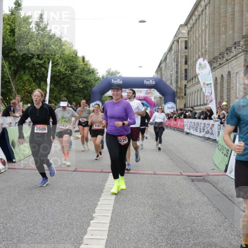 06.09.2026 - CURREX Alsterlauf Yannick Fuchs http://msf.ph/oto/10215183 06.09.2026 10:10:39 Ziel 2509, 2589, 2670, 2674, 3077, 3127, 3278, 3426, 3649, 3930, 4066, 4077, 4167, 4238, 4959, 5356, 6220, 6351 meine-sportfotos.de