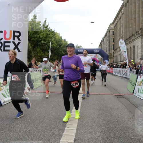 06.09.2026 - CURREX Alsterlauf Yannick Fuchs http://msf.ph/oto/10215206 06.09.2026 10:10:40 Ziel 2509, 2589, 2670, 2674, 3077, 3127, 3278, 3345, 3426, 3649, 3930, 4066, 4077, 4167, 4211, 4238, 4697, 4959, 5356, 6220, 6351 meine-sportfotos.de