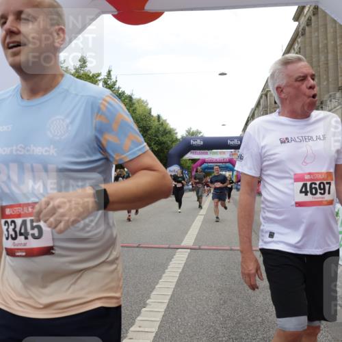 06.09.2026 - CURREX Alsterlauf Yannick Fuchs http://msf.ph/oto/10215480 06.09.2026 10:10:48 Ziel 2058, 2365, 2589, 2734, 3345, 3348, 3649, 3840, 3930, 4077, 4167, 4211, 4238, 4697, 4959, 6434 meine-sportfotos.de