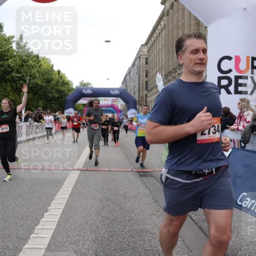 06.09.2026 - CURREX Alsterlauf Yannick Fuchs http://msf.ph/oto/10215535 06.09.2026 10:10:51 Ziel 2058, 2226, 2365, 2427, 2589, 2616, 2734, 3345, 3348, 3840, 3995, 4077, 4211, 4238, 4697, 5141, 5142, 6088, 6434 meine-sportfotos.de