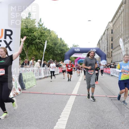 06.09.2026 - CURREX Alsterlauf Yannick Fuchs http://msf.ph/oto/10215550 06.09.2026 10:10:51 Ziel 2058, 2226, 2365, 2427, 2589, 2616, 2734, 3345, 3348, 3840, 3995, 4077, 4211, 4238, 4697, 5141, 5142, 6088, 6434 meine-sportfotos.de