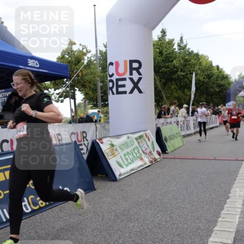 06.09.2026 - CURREX Alsterlauf Yannick Fuchs http://msf.ph/oto/10215566 06.09.2026 10:10:52 Ziel 2058, 2226, 2312, 2365, 2417, 2427, 2616, 2734, 3345, 3348, 3840, 3995, 4211, 4697, 5141, 5142, 6088, 6434 meine-sportfotos.de