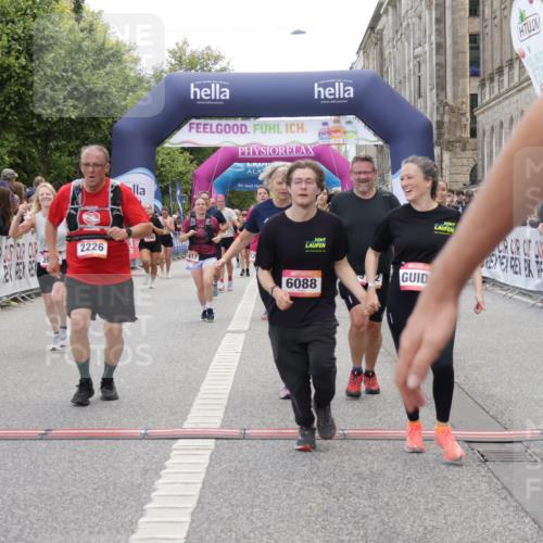 06.09.2026 - CURREX Alsterlauf Yannick Fuchs http://msf.ph/oto/10215612 06.09.2026 10:10:53 Ziel 2058, 2226, 2312, 2365, 2417, 2427, 2552, 2616, 2734, 2982, 3348, 3840, 3995, 5141, 5142, 6088, 6434 meine-sportfotos.de