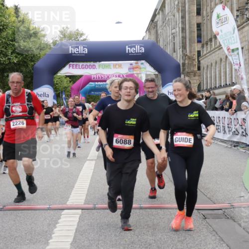 06.09.2026 - CURREX Alsterlauf Yannick Fuchs http://msf.ph/oto/10215632 06.09.2026 10:10:54 Ziel 2226, 2312, 2365, 2417, 2427, 2552, 2616, 2734, 2982, 3348, 3685, 3687, 3840, 3995, 5141, 5142, 5898, 6088, 6434 meine-sportfotos.de