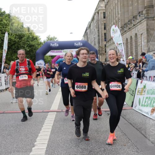 06.09.2026 - CURREX Alsterlauf Yannick Fuchs http://msf.ph/oto/10215679 06.09.2026 10:10:55 Ziel 2226, 2312, 2365, 2417, 2427, 2552, 2566, 2616, 2732, 2734, 2982, 3348, 3685, 3687, 3840, 3995, 5141, 5142, 5898, 6088, 6434 meine-sportfotos.de