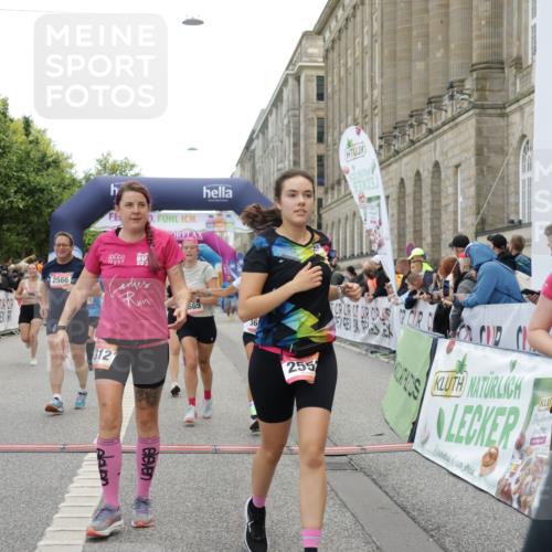 06.09.2026 - CURREX Alsterlauf Yannick Fuchs http://msf.ph/oto/10215792 06.09.2026 10:10:58 Ziel 2226, 2312, 2365, 2417, 2427, 2552, 2566, 2616, 2732, 2982, 3685, 3687, 3840, 3988, 3995, 5141, 5142, 5555, 5898, 6088, 6434, 8292 meine-sportfotos.de