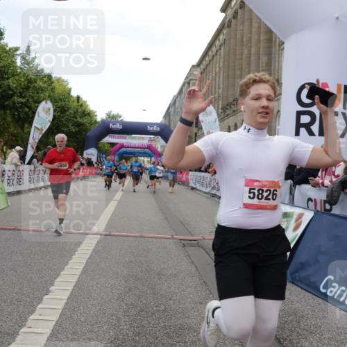 06.09.2026 - CURREX Alsterlauf Yannick Fuchs http://msf.ph/oto/10215996 06.09.2026 10:11:05 Ziel 2552, 2566, 2732, 2982, 3171, 3685, 3687, 3988, 4409, 5268, 5496, 5498, 5499, 5500, 5555, 5826, 5888, 5898, 8292 meine-sportfotos.de