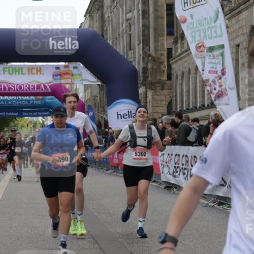 06.09.2026 - CURREX Alsterlauf Yannick Fuchs http://msf.ph/oto/10216948 06.09.2026 10:11:11 Ziel 2324, 2889, 2890, 3171, 4409, 5268, 5327, 5351, 5392, 5393, 5496, 5498, 5499, 5500, 5532, 5818, 5826, 5888, 6100 meine-sportfotos.de