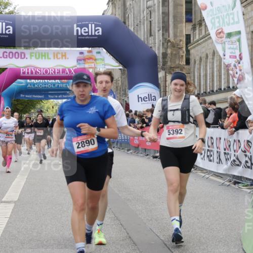 06.09.2026 - CURREX Alsterlauf Yannick Fuchs http://msf.ph/oto/10217063 06.09.2026 10:11:12 Ziel 2324, 2889, 2890, 4409, 5268, 5327, 5351, 5392, 5393, 5496, 5498, 5499, 5500, 5532, 5818, 5888, 6100 meine-sportfotos.de