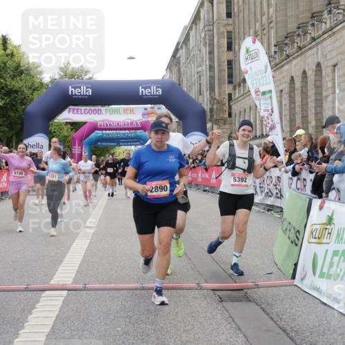 06.09.2026 - CURREX Alsterlauf Yannick Fuchs http://msf.ph/oto/10217152 06.09.2026 10:11:13 Ziel 2324, 2889, 2890, 2979, 4409, 5268, 5327, 5351, 5392, 5393, 5496, 5498, 5499, 5500, 5532, 5818, 6100 meine-sportfotos.de