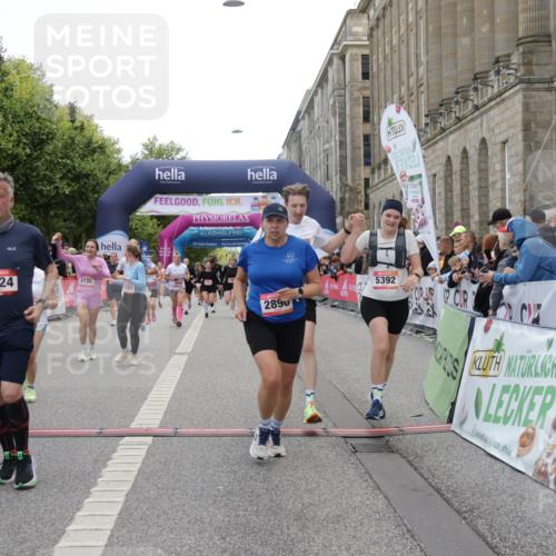 06.09.2026 - CURREX Alsterlauf Yannick Fuchs http://msf.ph/oto/10217185 06.09.2026 10:11:13 Ziel 2324, 2889, 2890, 2979, 4409, 5268, 5327, 5351, 5392, 5393, 5496, 5498, 5499, 5500, 5532, 5818, 6100 meine-sportfotos.de
