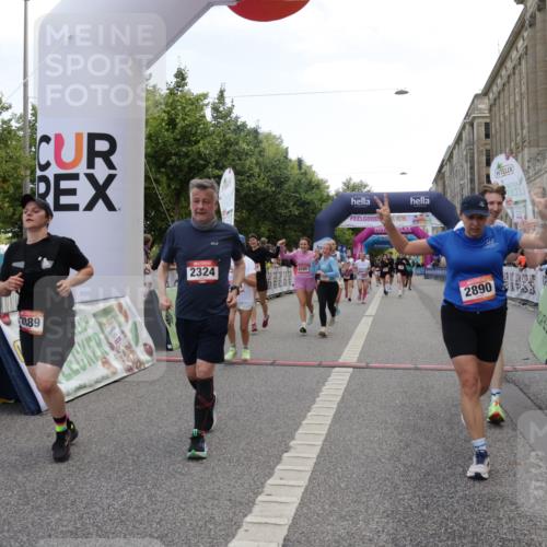06.09.2026 - CURREX Alsterlauf Yannick Fuchs http://msf.ph/oto/10217348 06.09.2026 10:11:14 Ziel 2324, 2889, 2890, 2979, 2980, 4409, 4782, 4783, 5268, 5327, 5351, 5392, 5393, 5496, 5498, 5499, 5500, 5532, 5818, 6100, 6103 meine-sportfotos.de