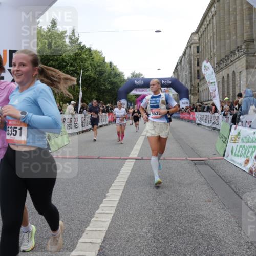 06.09.2026 - CURREX Alsterlauf Yannick Fuchs http://msf.ph/oto/10217873 06.09.2026 10:11:17 Ziel 2324, 2889, 2890, 2979, 2980, 4251, 4409, 4612, 4782, 4783, 5327, 5351, 5392, 5393, 5532, 5818, 6100, 6103, 6393, 6465 meine-sportfotos.de