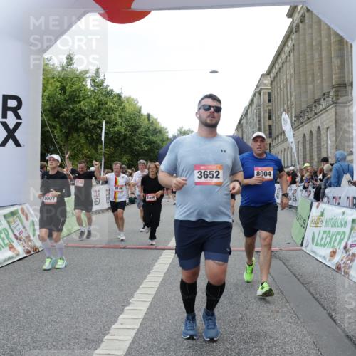 06.09.2026 - CURREX Alsterlauf Yannick Fuchs http://msf.ph/oto/10220686 06.09.2026 10:11:31 Ziel 2014, 2352, 2446, 3284, 3285, 3360, 3652, 3922, 4442, 4517, 5226, 5279, 5647, 5922, 5923, 6491, 8004, 8007, 8145, 8146 meine-sportfotos.de