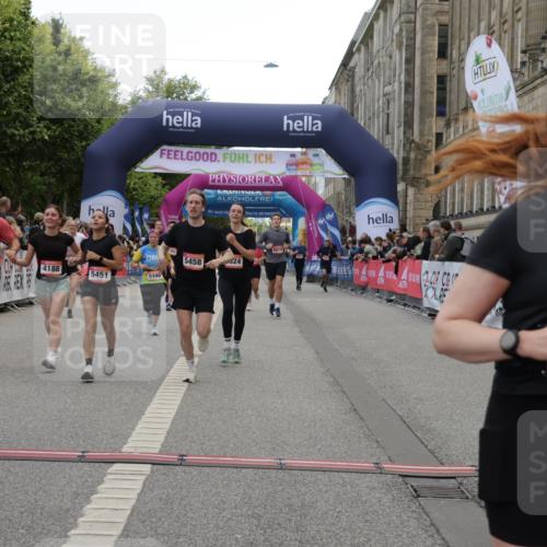 06.09.2026 - CURREX Alsterlauf Yannick Fuchs http://msf.ph/oto/10221673 06.09.2026 10:11:37 Ziel 2356, 2446, 3284, 3285, 3360, 3373, 3922, 4188, 4189, 5226, 5279, 5451, 5458, 5922, 5923, 6446, 6491, 8004, 8007, 8145, 8146 meine-sportfotos.de