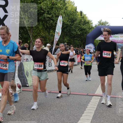 06.09.2026 - CURREX Alsterlauf Yannick Fuchs http://msf.ph/oto/10222056 06.09.2026 10:11:40 Ziel 2125, 2356, 3060, 3284, 3285, 3373, 3704, 3922, 4188, 4189, 4611, 5279, 5451, 5458, 5922, 5923, 6019, 6166, 6362, 6446, 6491 meine-sportfotos.de