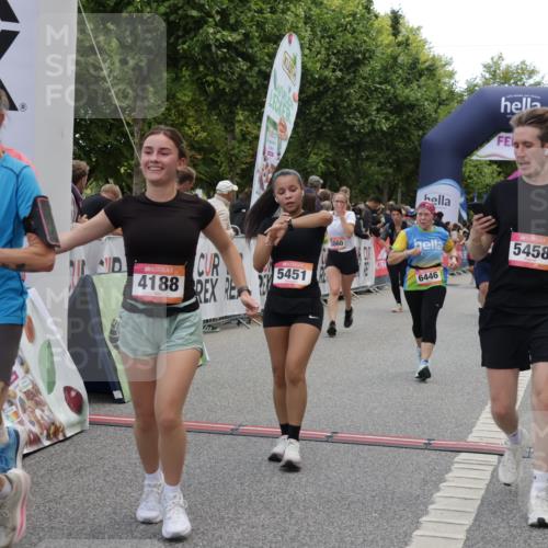 06.09.2026 - CURREX Alsterlauf Yannick Fuchs http://msf.ph/oto/10222085 06.09.2026 10:11:40 Ziel 2125, 2356, 3060, 3284, 3285, 3373, 3704, 3922, 4188, 4189, 4611, 5279, 5451, 5458, 5922, 5923, 6019, 6166, 6362, 6446, 6491 meine-sportfotos.de