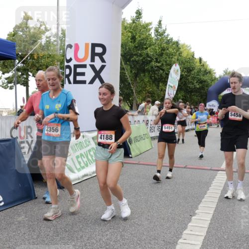 06.09.2026 - CURREX Alsterlauf Yannick Fuchs http://msf.ph/oto/10222228 06.09.2026 10:11:40 Ziel 2125, 2356, 3060, 3284, 3285, 3373, 3704, 3922, 4188, 4189, 4611, 5279, 5451, 5458, 5922, 5923, 6019, 6166, 6362, 6446, 6491 meine-sportfotos.de