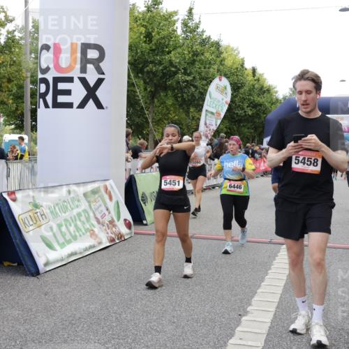 06.09.2026 - CURREX Alsterlauf Yannick Fuchs http://msf.ph/oto/10222345 06.09.2026 10:11:42 Ziel 2125, 2356, 3060, 3284, 3285, 3373, 3704, 3922, 4188, 4189, 4611, 5279, 5451, 5458, 6019, 6166, 6362, 6446 meine-sportfotos.de