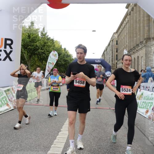 06.09.2026 - CURREX Alsterlauf Yannick Fuchs http://msf.ph/oto/10222396 06.09.2026 10:11:42 Ziel 2125, 2356, 3060, 3284, 3285, 3373, 3704, 3922, 4188, 4189, 4611, 5279, 5451, 5458, 6019, 6166, 6362, 6446 meine-sportfotos.de