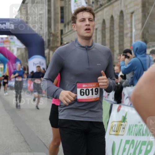 06.09.2026 - CURREX Alsterlauf Yannick Fuchs http://msf.ph/oto/10222496 06.09.2026 10:11:44 Ziel 2125, 2356, 2701, 3060, 3373, 3662, 3663, 3704, 4188, 4189, 4276, 4611, 5451, 5458, 6019, 6166, 6362, 6446, 8165, 8166 meine-sportfotos.de
