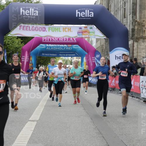 06.09.2026 - CURREX Alsterlauf Yannick Fuchs http://msf.ph/oto/10222588 06.09.2026 10:11:45 Ziel 2125, 2192, 2356, 2701, 3060, 3662, 3663, 3704, 4188, 4189, 4276, 4611, 5451, 5458, 6019, 6166, 6362, 6446, 8165, 8166 meine-sportfotos.de