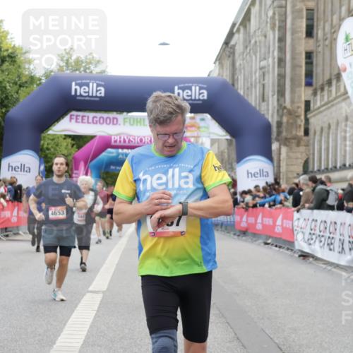 06.09.2026 - CURREX Alsterlauf Yannick Fuchs http://msf.ph/oto/10223024 06.09.2026 10:11:53 Ziel 2110, 2192, 2701, 3662, 3663, 4276, 4653, 5197, 5292, 6467, 8165, 8166 meine-sportfotos.de