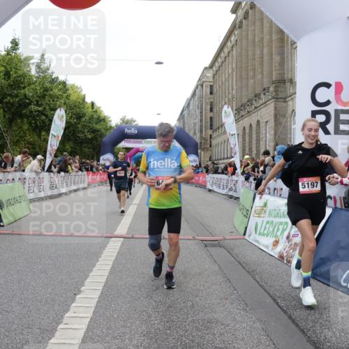 06.09.2026 - CURREX Alsterlauf Yannick Fuchs http://msf.ph/oto/10223027 06.09.2026 10:11:53 Ziel 2110, 2192, 2701, 3662, 3663, 4276, 4653, 5197, 5292, 6467, 8165, 8166 meine-sportfotos.de