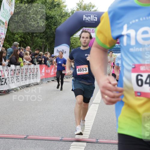 06.09.2026 - CURREX Alsterlauf Yannick Fuchs http://msf.ph/oto/10223030 06.09.2026 10:11:54 Ziel 2110, 2192, 2701, 3198, 3662, 3663, 3776, 4276, 4653, 5197, 5292, 6467, 8165, 8166 meine-sportfotos.de