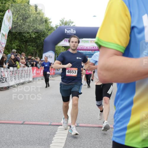 06.09.2026 - CURREX Alsterlauf Yannick Fuchs http://msf.ph/oto/10223032 06.09.2026 10:11:55 Ziel 2110, 2192, 2701, 3198, 3662, 3663, 3776, 3777, 4276, 4653, 4787, 4790, 5197, 5292, 6467, 8165, 8166 meine-sportfotos.de