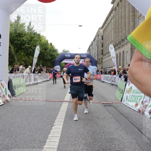 06.09.2026 - CURREX Alsterlauf Yannick Fuchs http://msf.ph/oto/10223035 06.09.2026 10:11:55 Ziel 2110, 2192, 2701, 3198, 3662, 3663, 3776, 3777, 4276, 4653, 4787, 4790, 5197, 5292, 6467, 8165, 8166 meine-sportfotos.de
