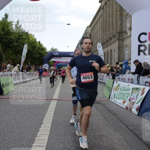 06.09.2026 - CURREX Alsterlauf Yannick Fuchs http://msf.ph/oto/10223038 06.09.2026 10:11:56 Ziel 2110, 2192, 3198, 3662, 3663, 3776, 3777, 4276, 4653, 4787, 4790, 5197, 5292, 6467, 8165, 8166 meine-sportfotos.de