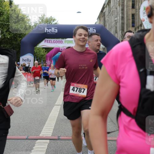 06.09.2026 - CURREX Alsterlauf Yannick Fuchs http://msf.ph/oto/10223057 06.09.2026 10:12:00 Ziel 3198, 3761, 3776, 3777, 4223, 4653, 4787, 4790, 5197, 5292 meine-sportfotos.de