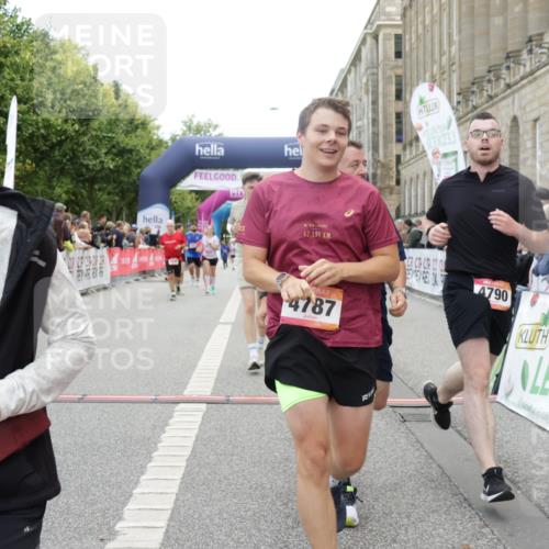 06.09.2026 - CURREX Alsterlauf Yannick Fuchs http://msf.ph/oto/10223059 06.09.2026 10:12:01 Ziel 3198, 3761, 3776, 3777, 4223, 4653, 4787, 4790, 4946, 5292 meine-sportfotos.de