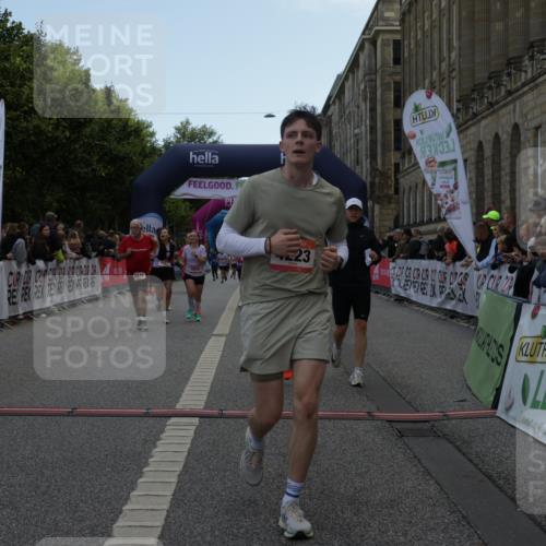 06.09.2026 - CURREX Alsterlauf Yannick Fuchs http://msf.ph/oto/10223069 06.09.2026 10:12:03 Ziel 3128, 3198, 3557, 3761, 3776, 3777, 4215, 4216, 4223, 4787, 4790, 4946, 4957, 4958 meine-sportfotos.de
