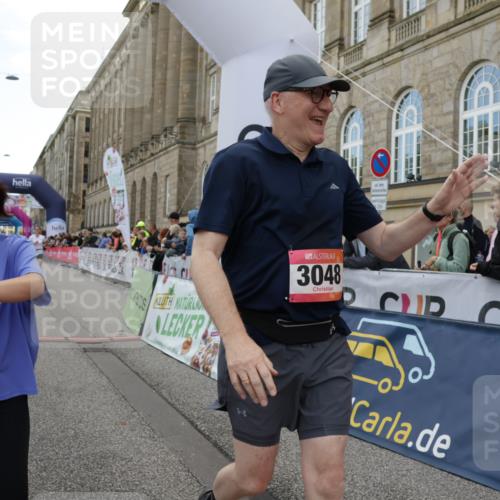 06.09.2026 - CURREX Alsterlauf Yannick Fuchs http://msf.ph/oto/10224991 06.09.2026 10:12:24 Ziel 3048, 3111, 3112, 3173, 4063, 4810, 4831, 4948, 5203, 5220, 5573, 5883, 5889, 6266 meine-sportfotos.de