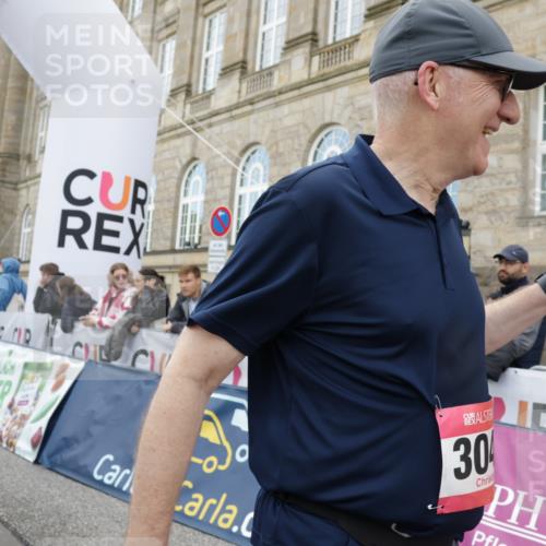 06.09.2026 - CURREX Alsterlauf Yannick Fuchs http://msf.ph/oto/10224994 06.09.2026 10:12:24 Ziel 3048, 3111, 3112, 3173, 4063, 4810, 4831, 4948, 5203, 5220, 5573, 5883, 5889, 6266 meine-sportfotos.de