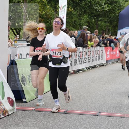 06.09.2026 - CURREX Alsterlauf Yannick Fuchs http://msf.ph/oto/10225009 06.09.2026 10:12:28 Ziel 2132, 3048, 3112, 3173, 3244, 3245, 4421, 4810, 4948, 5185, 5203, 5220, 5285, 5573, 5889, 6266 meine-sportfotos.de