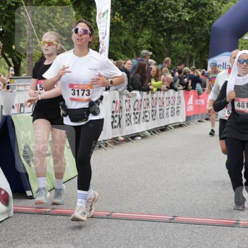 06.09.2026 - CURREX Alsterlauf Yannick Fuchs http://msf.ph/oto/10225010 06.09.2026 10:12:28 Ziel 2132, 3048, 3112, 3173, 3244, 3245, 4421, 4810, 4948, 5185, 5203, 5220, 5285, 5573, 5889, 6266 meine-sportfotos.de
