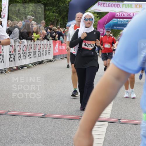 06.09.2026 - CURREX Alsterlauf Yannick Fuchs http://msf.ph/oto/10225011 06.09.2026 10:12:29 Ziel 2132, 3048, 3112, 3173, 3244, 3245, 4421, 4810, 4948, 5185, 5203, 5220, 5285, 5573, 5889, 6094, 6266 meine-sportfotos.de