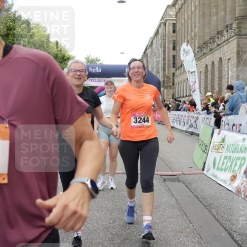 06.09.2026 - CURREX Alsterlauf Yannick Fuchs http://msf.ph/oto/10225024 06.09.2026 10:12:33 Ziel 2132, 2205, 3173, 3244, 3245, 3616, 3710, 4421, 4810, 4975, 4976, 5185, 5220, 5285, 6094, 6237, 6266 meine-sportfotos.de