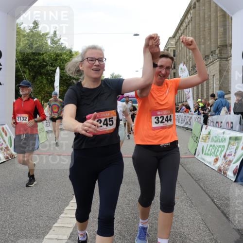 06.09.2026 - CURREX Alsterlauf Yannick Fuchs http://msf.ph/oto/10225028 06.09.2026 10:12:33 Ziel 2132, 2205, 3173, 3244, 3245, 3616, 3710, 4421, 4810, 4975, 4976, 5185, 5220, 5285, 6094, 6237, 6266 meine-sportfotos.de