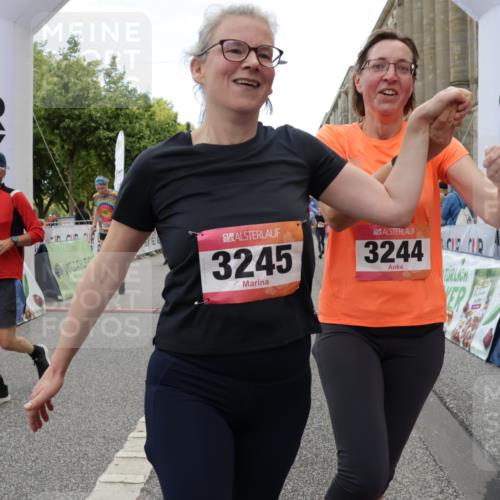 06.09.2026 - CURREX Alsterlauf Yannick Fuchs http://msf.ph/oto/10225030 06.09.2026 10:12:34 Ziel 2132, 2205, 3173, 3244, 3245, 3616, 3710, 4421, 4810, 4975, 4976, 5185, 5220, 5285, 6094, 6237, 8227 meine-sportfotos.de