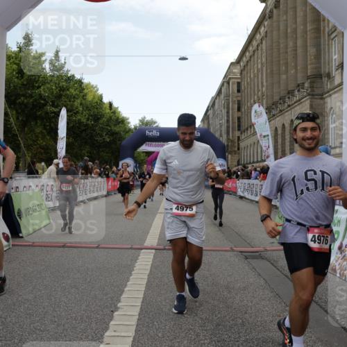 06.09.2026 - CURREX Alsterlauf Yannick Fuchs http://msf.ph/oto/10225039 06.09.2026 10:12:36 Ziel 2132, 2205, 2750, 3162, 3173, 3244, 3245, 3616, 3710, 4302, 4421, 4810, 4975, 4976, 5185, 5285, 6094, 6237, 8227 meine-sportfotos.de
