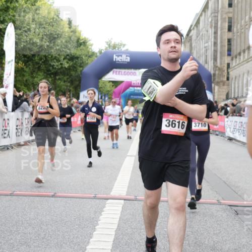 06.09.2026 - CURREX Alsterlauf Yannick Fuchs http://msf.ph/oto/10225045 06.09.2026 10:12:38 Ziel 2132, 2205, 2750, 3139, 3162, 3244, 3245, 3616, 3710, 4302, 4421, 4975, 4976, 5369, 5809, 6094, 6237, 8227 meine-sportfotos.de