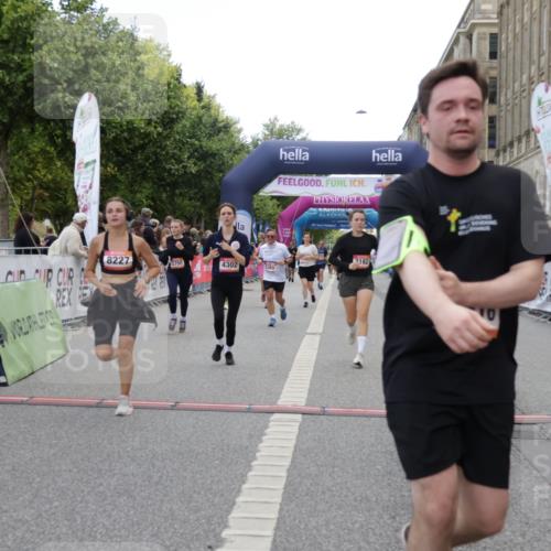 06.09.2026 - CURREX Alsterlauf Yannick Fuchs http://msf.ph/oto/10225047 06.09.2026 10:12:38 Ziel 2132, 2205, 2750, 3139, 3162, 3244, 3245, 3616, 3710, 4302, 4421, 4975, 4976, 5369, 5809, 6094, 6237, 8227 meine-sportfotos.de