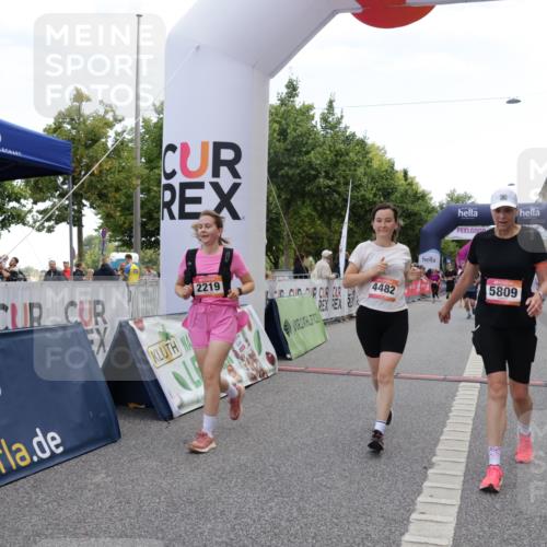 06.09.2026 - CURREX Alsterlauf Yannick Fuchs http://msf.ph/oto/10225076 06.09.2026 10:12:45 Ziel 2193, 2219, 2750, 2942, 3139, 3162, 3710, 4302, 4482, 4825, 5369, 5809, 8227 meine-sportfotos.de