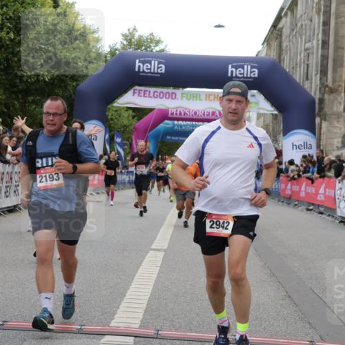 06.09.2026 - CURREX Alsterlauf Yannick Fuchs http://msf.ph/oto/10225096 06.09.2026 10:12:49 Ziel 2193, 2219, 2678, 2942, 3139, 4482, 4825, 5009, 5010, 5369, 5809, 8091 meine-sportfotos.de