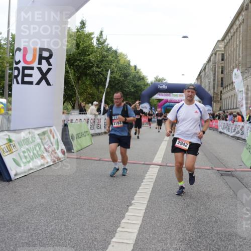 06.09.2026 - CURREX Alsterlauf Yannick Fuchs http://msf.ph/oto/10225100 06.09.2026 10:12:50 Ziel 2193, 2219, 2678, 2942, 3139, 4482, 4825, 5009, 5010, 5809, 8091 meine-sportfotos.de