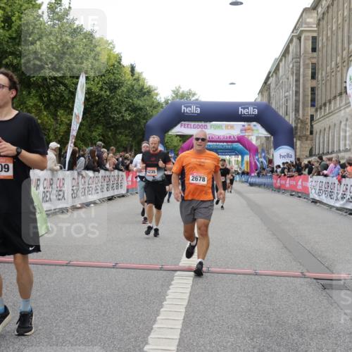 06.09.2026 - CURREX Alsterlauf Yannick Fuchs http://msf.ph/oto/10225120 06.09.2026 10:12:54 Ziel 2193, 2493, 2678, 2725, 2942, 4825, 5009, 5010, 5335, 6235, 8091 meine-sportfotos.de